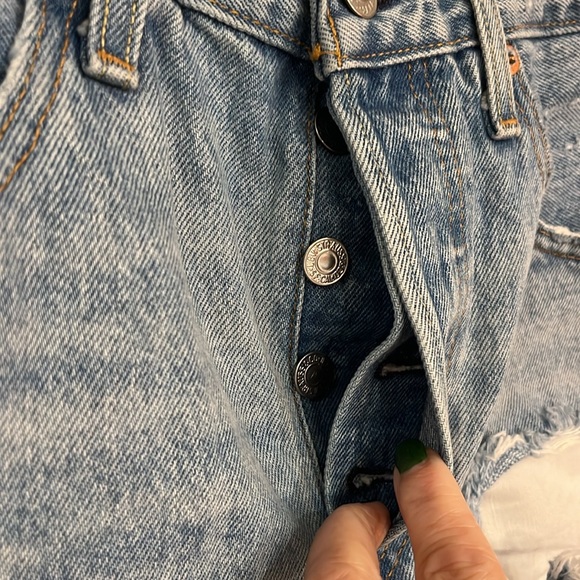 NWOT Levi’s 501 Jean Shorts - Picture 3 of 7